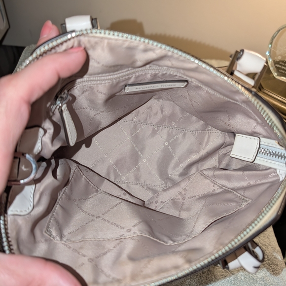 Michael Kors White Leather Handbag - Picture 5 of 11